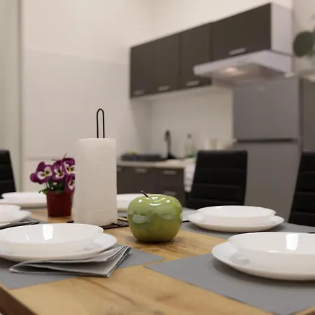 Pyramid Apartman *