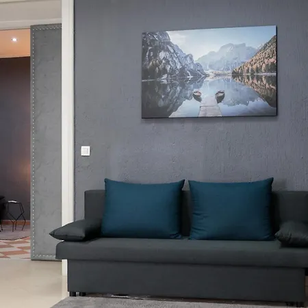 Pyramid Apartment *